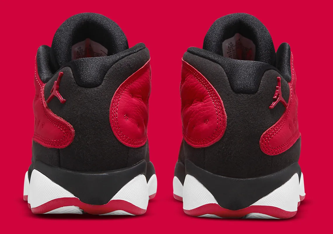 Air Jordan 13 Retro Low Very Berry (TD) en coloris Black/Very Berry-White, avec base noire et détails Very Berry.