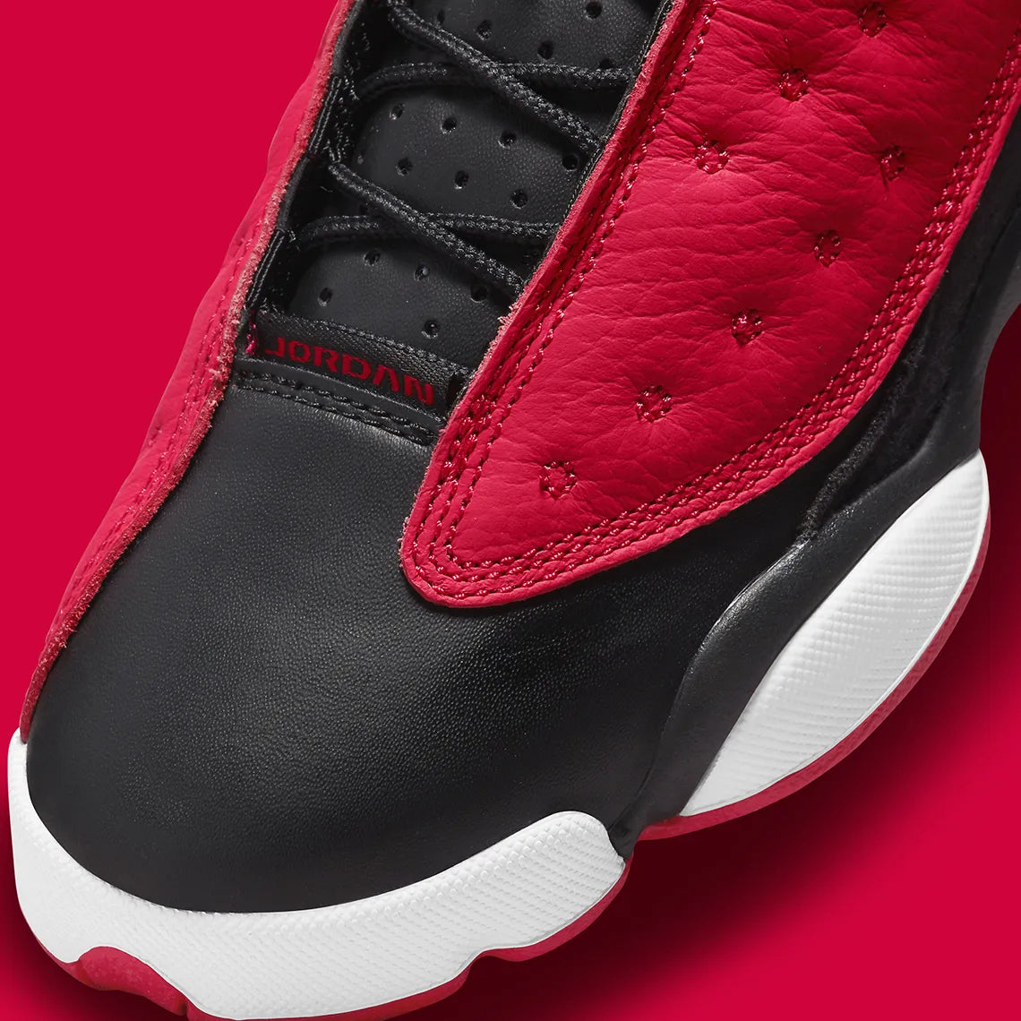 Air Jordan 13 Retro Low Very Berry (TD) en coloris Black/Very Berry-White, avec base noire et détails Very Berry.