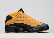 Air Jordan 13 Retro Low Chutney 310810-022 en cuir noir avec panneaux en suède brun Chutney, semelle segmentée et silhouette basse vue de profil. 