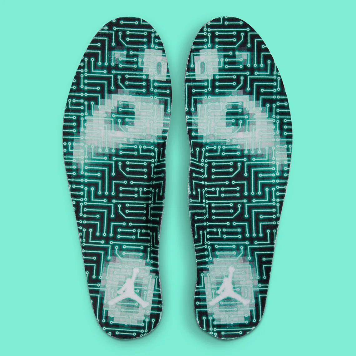 Air Jordan 13 Retro Low Singles' Day 2021 DM0803-300 en cuir noir et Durabuck Barley Green, avec motifs géométriques et semelle phosphorescente.