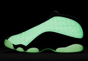 Air Jordan 13 Retro Low Singles' Day 2021 DM0803-300 en cuir noir et Durabuck Barley Green, avec motifs géométriques et semelle phosphorescente.