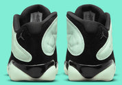 Air Jordan 13 Retro Low Singles' Day 2021 DM0803-300 en cuir noir et Durabuck Barley Green, avec motifs géométriques et semelle phosphorescente.