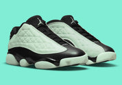 Air Jordan 13 Retro Low Singles' Day 2021 DM0803-300 en cuir noir et Durabuck Barley Green, avec motifs géométriques et semelle phosphorescente.