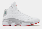 Air Jordan 13 Retro Wolf Grey 414571-160 en cuir blanc avec panneaux Wolf Grey, détails True Red, semelle segmentée et hologramme vert vue de profil. 