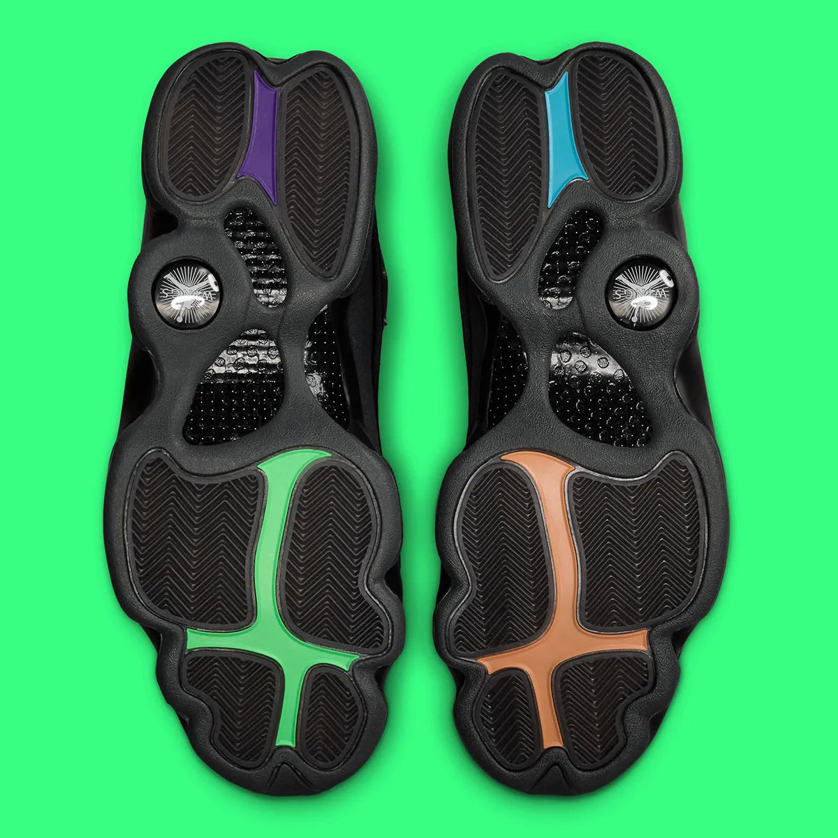 Air Jordan 13 Retro Wings, sneaker Jordan Brand issue de la collection Wings avec silhouette Air Jordan 13 inspirée de la panthère et détails premium.