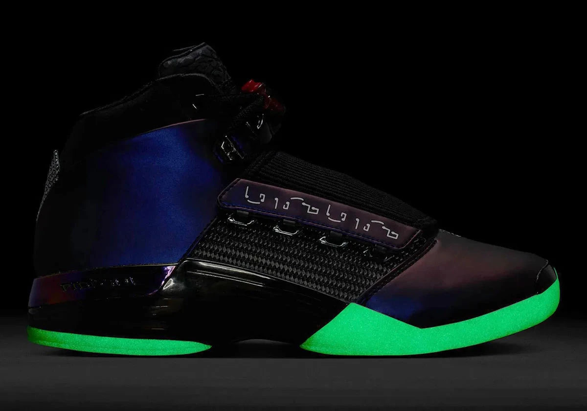 Image pour montrer le "glow in the dark" de la sneakers Jordan 17 Retro Low Doernbecher Zach Rumbaugh en matériaux premium avec design expressif et finitions haut de gamme Jordan