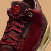 Air Jordan 3 Retro PRM Bin23 en cuir premium brun avec sceau rouge Bin23 et amorti Air visible emblématique.
