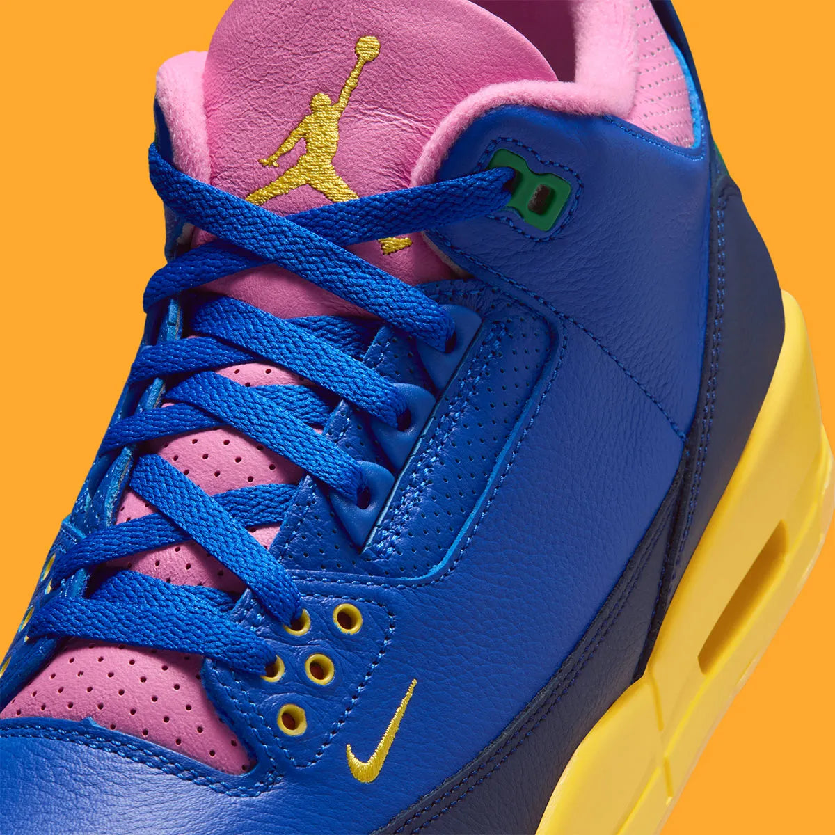 Air Jordan 3 Brazil jaune et verte avec print elephant et semelle Air visible iconique.