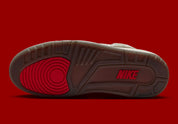 Air Jordan 3 Retro Laser Palomino, sneaker Jordan crème et marron en cuir et daim avec motifs gravés au laser et détails rouges.
