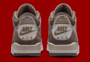 Air Jordan 3 Retro Laser Palomino, sneaker Jordan crème et marron en cuir et daim avec motifs gravés au laser et détails rouges.