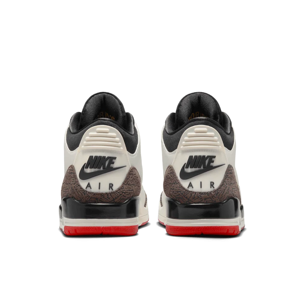 Air Jordan 3 Worlds Best Dad crème et beige en cuir premium avec print elephant et semelle Air visible iconique. vue arrière d ela chaussure