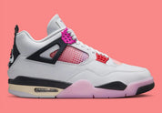 Air Jordan 4 Retro Comic, sneakers Jordan au design inspiré des comics avec amorti Nike Air, panneaux en mesh et silhouette emblématique.