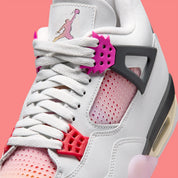 Air Jordan 4 Retro Comic, sneakers Jordan au design inspiré des comics avec amorti Nike Air, panneaux en mesh et silhouette emblématique.
