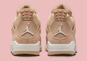 Sneakers Air Jordan 4 Retro Cozy Girl beiges et crème en cuir et matières texturées avec détails iconiques et amorti Air.Vue arrière