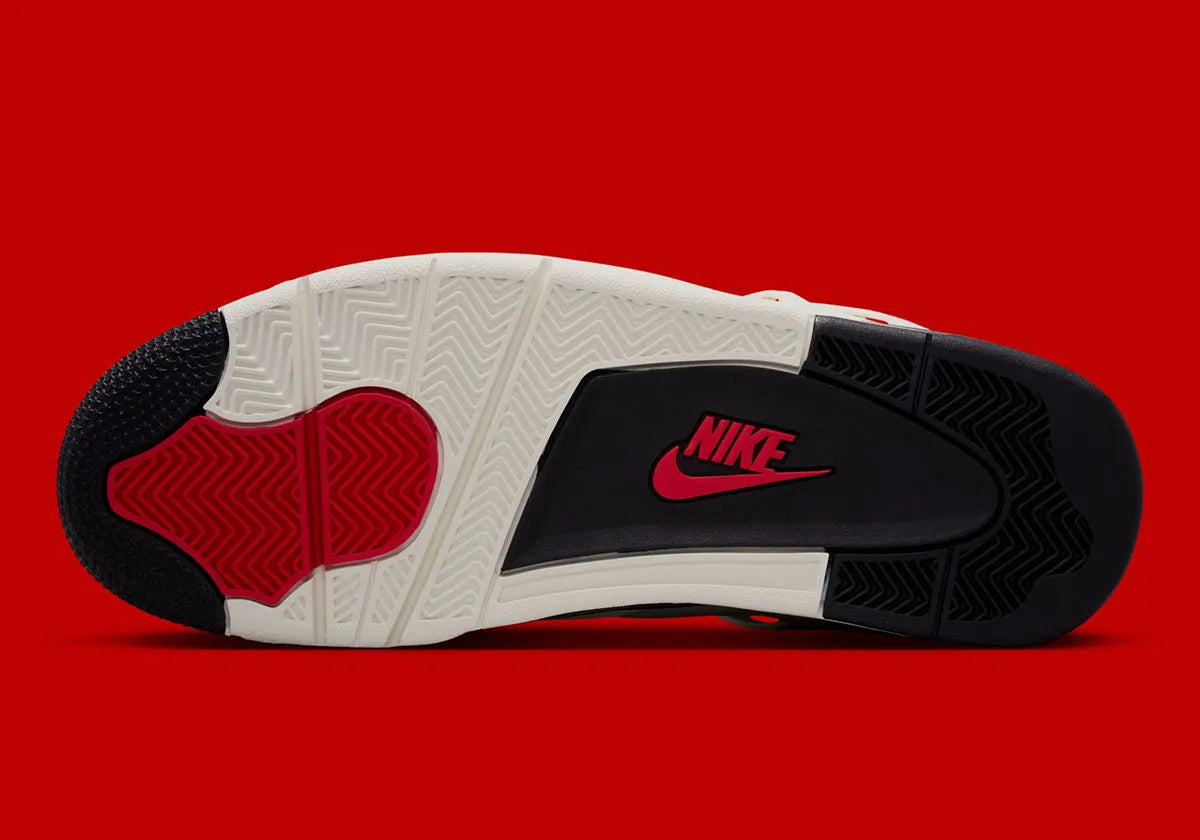 Sneakers Air Jordan 4 Retro OG Flight Club noires avec accents rouges et gris en cuir premium avec mesh iconique et amorti Air