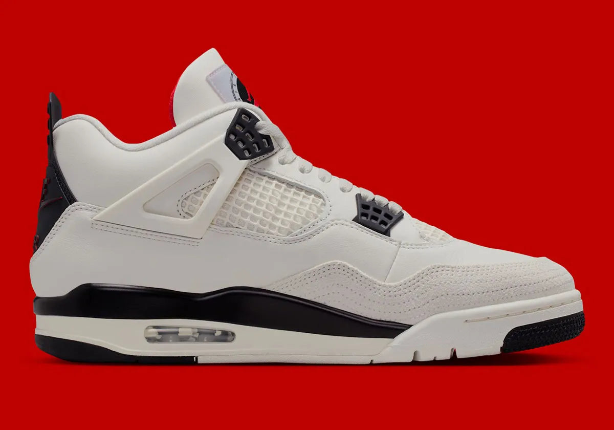 Sneakers Air Jordan 4 Retro OG Flight Club noires avec accents rouges et gris en cuir premium avec mesh iconique et amorti Air