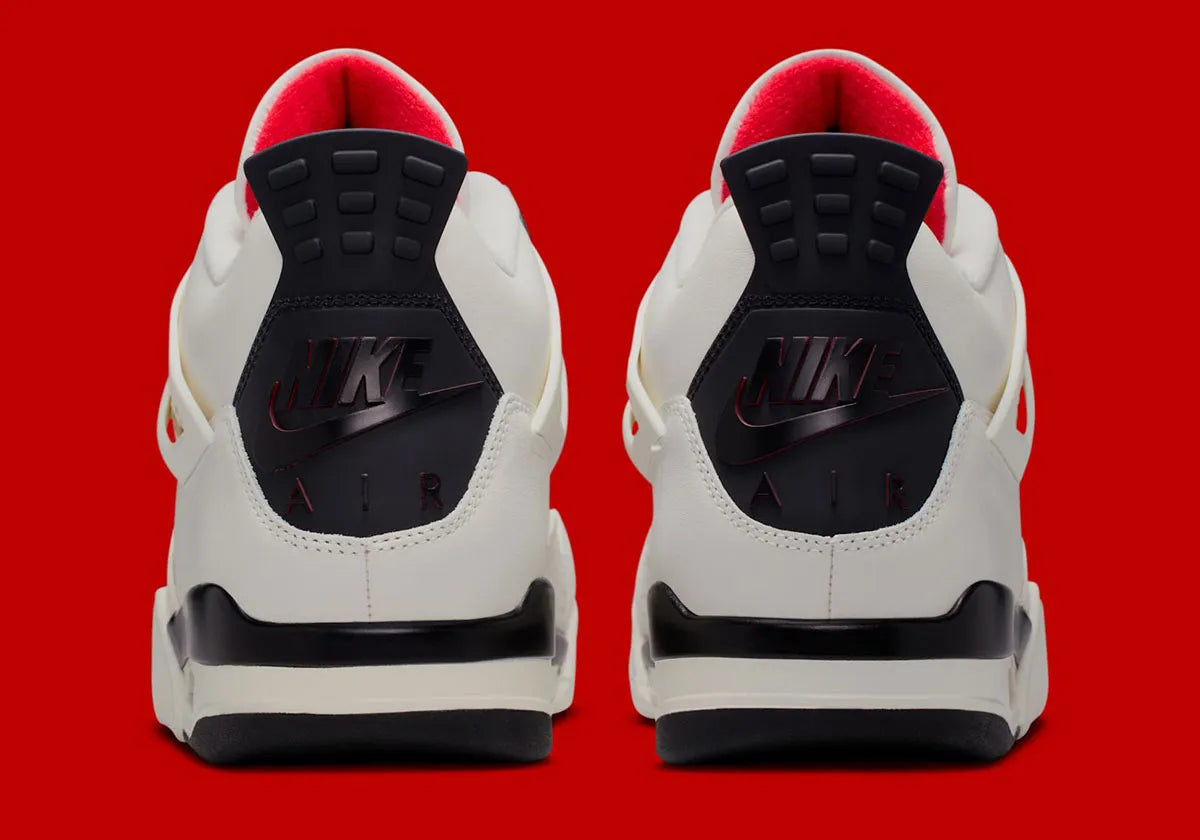 Sneakers Air Jordan 4 Retro OG Flight Club noires avec accents rouges et gris en cuir premium avec mesh iconique et amorti Air