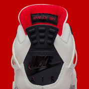 Sneakers Air Jordan 4 Retro OG Flight Club noires avec accents rouges et gris en cuir premium avec mesh iconique et amorti Air