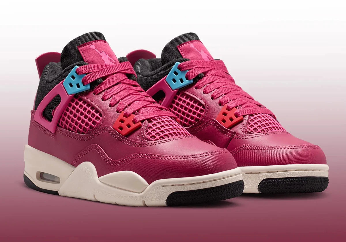 Air Jordan 4 Retro Sweet Beet avec tige en cuir, panneaux en mesh, détails rouge Sweet Beet, unité Air-Sole visible et semelle extérieure en caoutchouc vue de 3/4 face. 