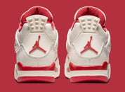 Sneakers Air Jordan 4 Retro Women’s en cuir premium, coloris Sierra Red inspiré de la Saint-Valentin avec amorti Air visible et détails signature.