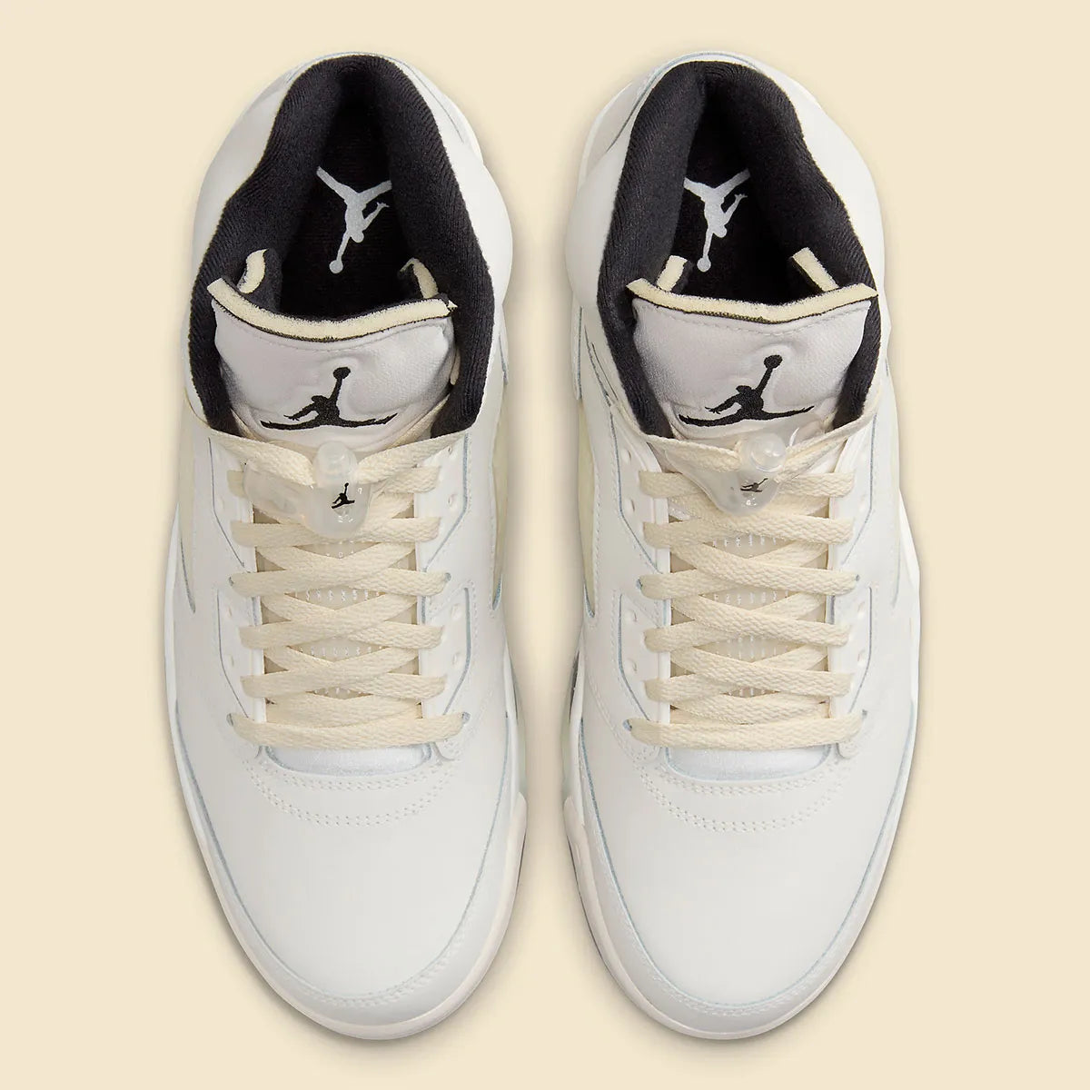 Air Jordan 5 Retro SE Sail ivoire en cuir premium avec filets translucides, dents de requin et amorti Air iconique,