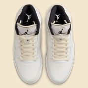 Air Jordan 5 Retro SE Sail ivoire en cuir premium avec filets translucides, dents de requin et amorti Air iconique,