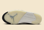 Air Jordan 5 Retro SE Sail ivoire en cuir premium avec filets translucides, dents de requin et amorti Air iconique,