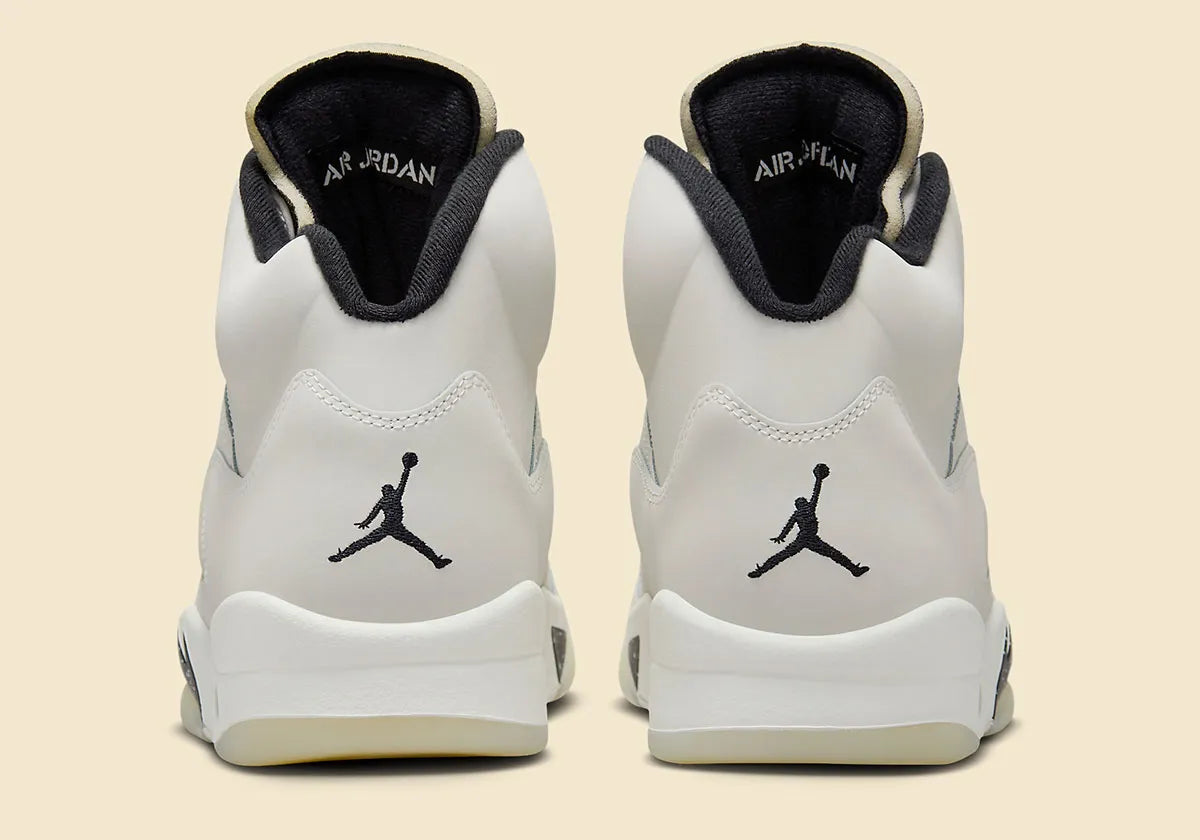 Air Jordan 5 Retro SE Sail ivoire en cuir premium avec filets translucides, dents de requin et amorti Air iconique,