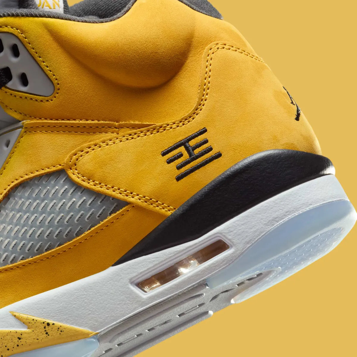 Sneakers Air Jordan 5 Tokyo T23 2025 jaunes en nubuck premium avec détails exclusifs, languette réfléchissante et amorti Air