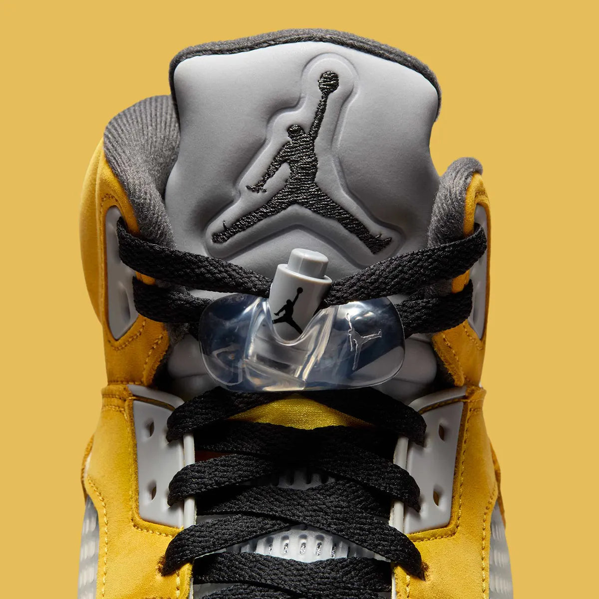 Sneakers Air Jordan 5 Tokyo T23 2025 jaunes en nubuck premium avec détails exclusifs, languette réfléchissante et amorti Air