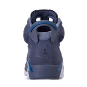 Air Jordan 6 Retro Diffused Blue en daim et cuir bleu avec perforations, Jumpman au talon, lace lock et semelle translucide.