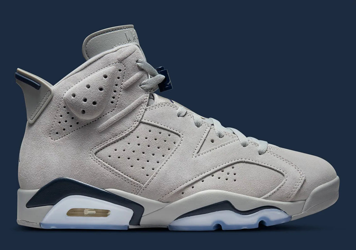 Air Jordan 6 Retro Georgetown 2022 CT8529-012 en suède gris Magnet avec détails College Navy, Jumpman brodé et unité Air visible.