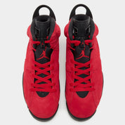 Air Jordan 6 Retro Toro Bravo CT8529-600 en suède texturé Varsity Red avec accents noirs, languette haute et silhouette Jordan 6.