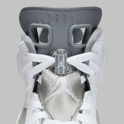 Air Jordan 6 Retro Cool Grey CT8529-100 en cuir blanc et nubuck gris avec lace lock gris, détails Cool Grey et semelle translucide bleu glacé.