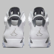 Air Jordan 6 Retro Cool Grey CT8529-100 en cuir blanc et nubuck gris avec lace lock gris, détails Cool Grey et semelle translucide bleu glacé.