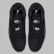 Air Jordan 8 Retro Chrome 2026 noire et graphite avec détails argentés, brides croisées, patch Jumpman et semelle Nike Air.