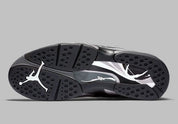 Air Jordan 8 Retro Chrome 2026 noire et graphite avec détails argentés, brides croisées, patch Jumpman et semelle Nike Air.