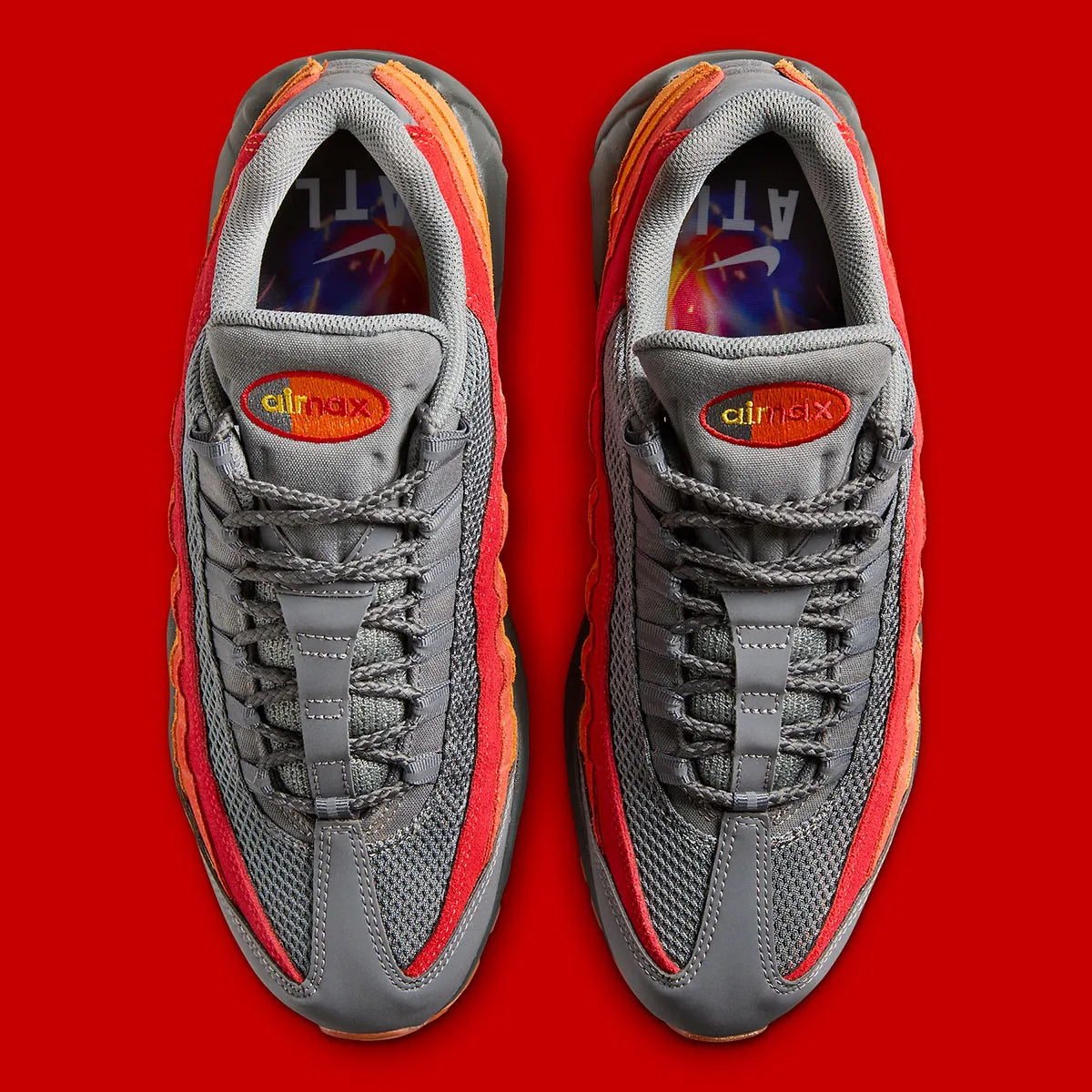 Sneakers Nike Air Max 95 Premium Atlanta noires et rouges en matières premium avec amorti Air Max visible et design iconique. Vue du dessus 