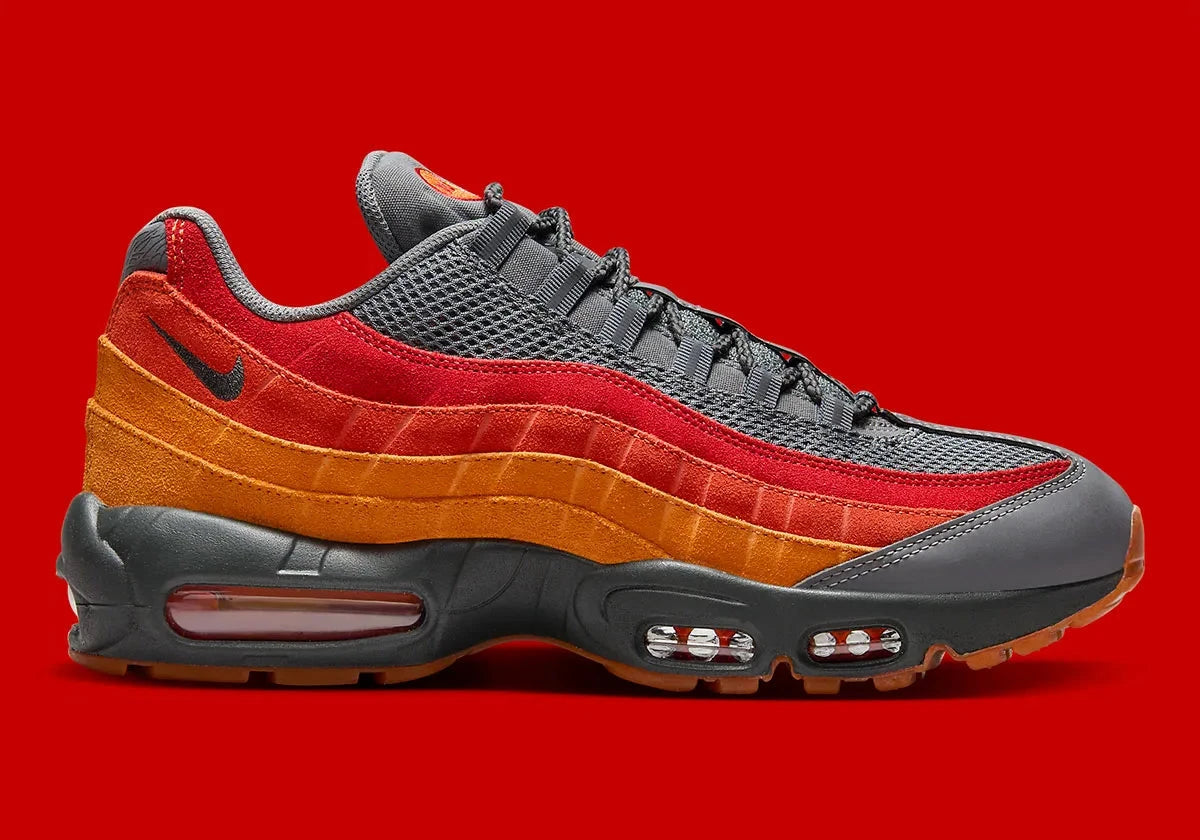 Sneakers Nike Air Max 95 Premium Atlanta noires et rouges en matières premium avec amorti Air Max visible et design iconique. Vue extérieur