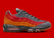Sneakers Nike Air Max 95 Premium Atlanta noires et rouges en matières premium avec amorti Air Max visible et design iconique. Vue extérieur 