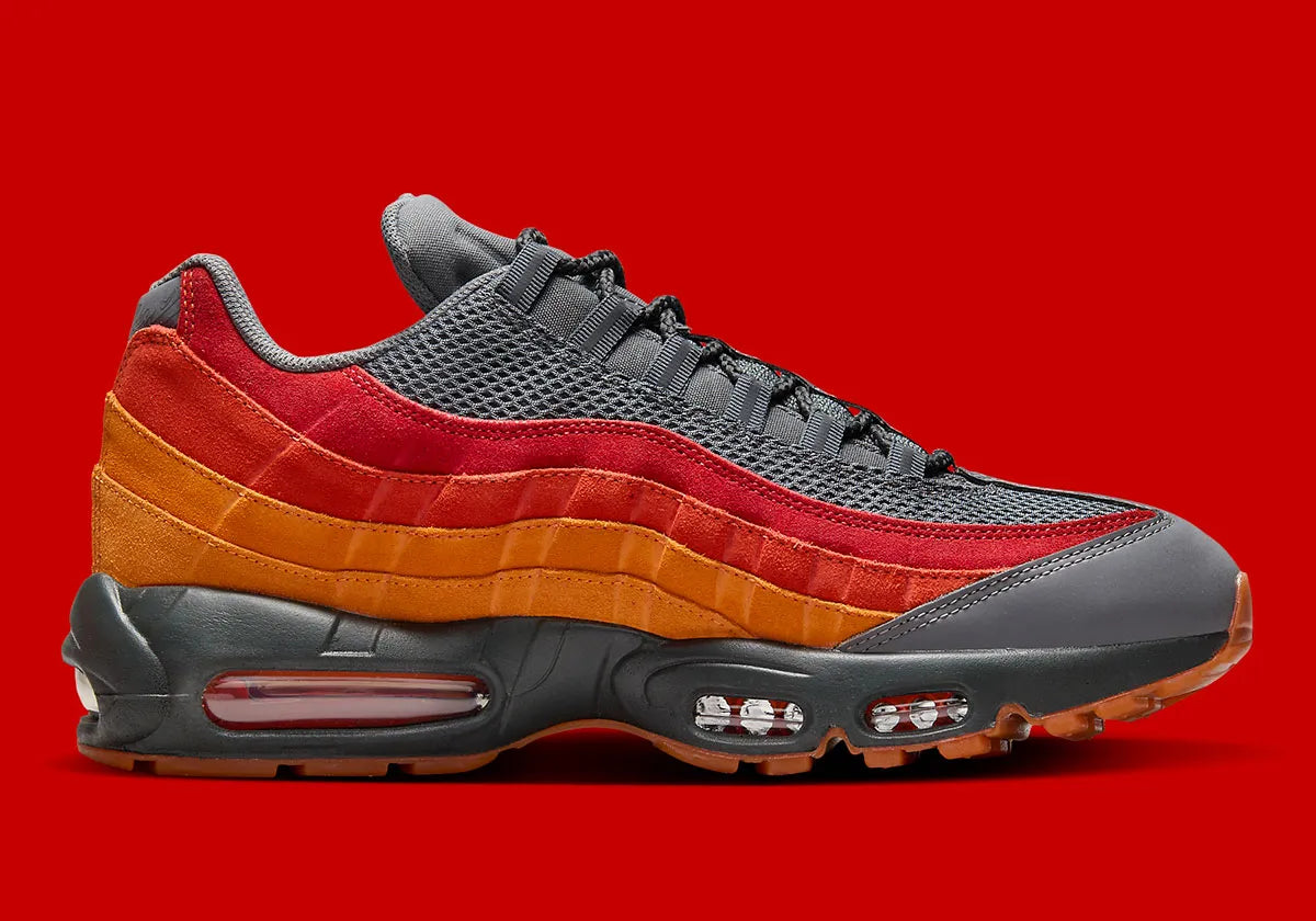 Sneakers Nike Air Max 95 Premium Atlanta noires et rouges en matières premium avec amorti Air Max visible et design iconique. Vue extérieur 