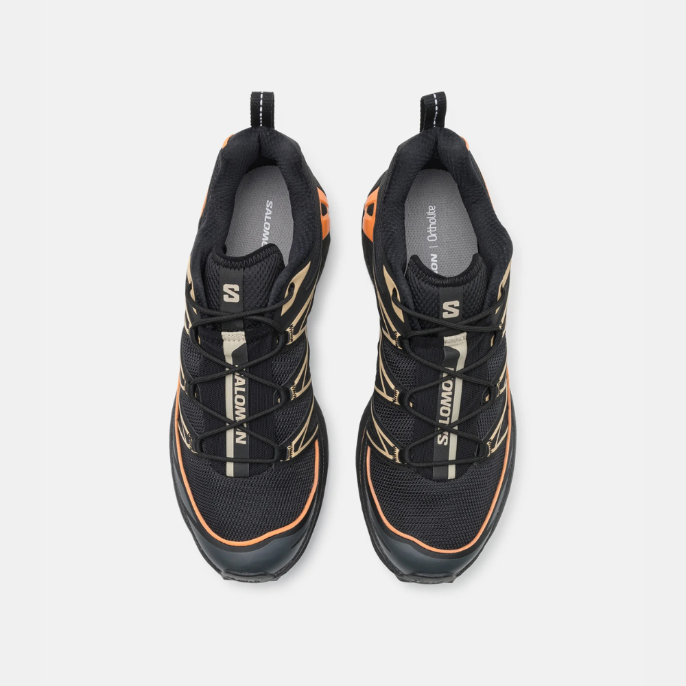 Salomon XT-6 Expanse Black Papaya avec tige en mesh noir, empiècements synthétiques, détails Papaya, technologies Quicklace, SensiFit, EnergyCell et semelle Contagrip.