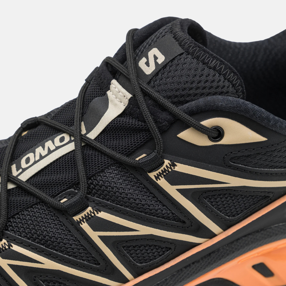 Salomon XT-6 Expanse Black Papaya avec tige en mesh noir, empiècements synthétiques, détails Papaya, technologies Quicklace, SensiFit, EnergyCell et semelle Contagrip.
