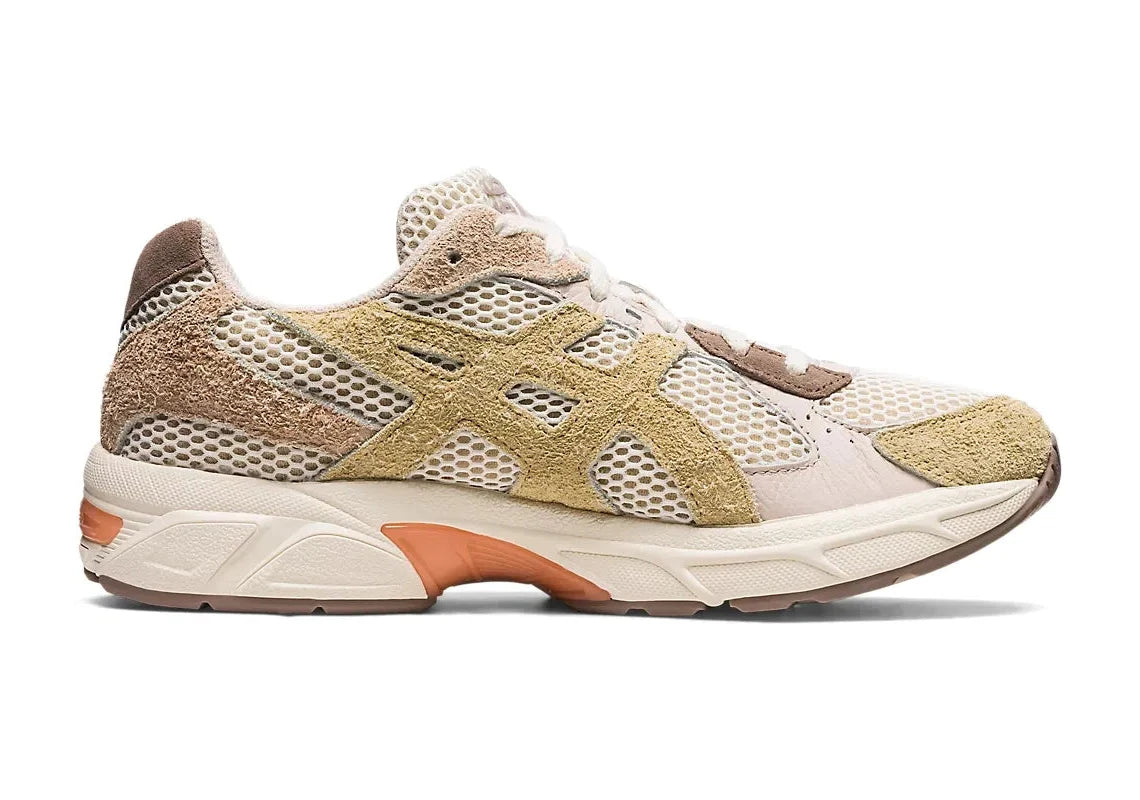 Baskets ASICS Gel-1130 coloris Birch Sand – chaussures en mesh respirant et cuir synthétique sable, beige, marron, orange, vue de face