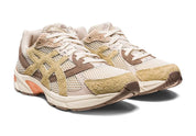 Baskets ASICS Gel-1130 coloris Birch Sand – chaussures en mesh respirant et cuir synthétique sable, beige, marron, orange, vue de 3/4