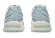 chaussure de running ASICS GEL BLEU CIEL ETE, blanc, semelle légère, vue de dos