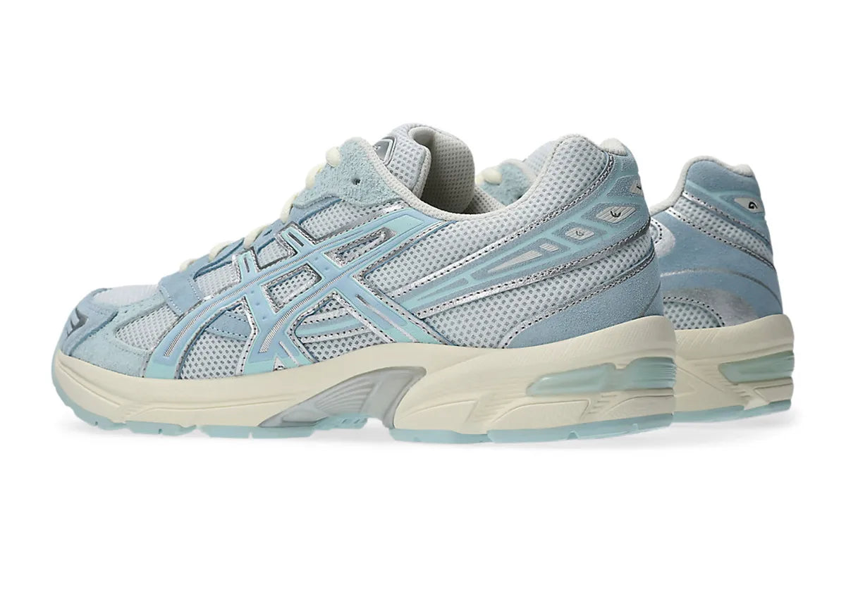 chaussure de running ASICS GEL BLEU CIEL ETE, blanc, semelle légère, vue de coté