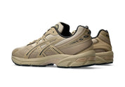 chaussure de running ASICS GEL 1130 BEIGE CREME, semelle légère, vue de dos 3/4