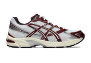 Chaussure running asics gel 1130 blanche et bordeaux, semelle légère et confortable, vue de profil 