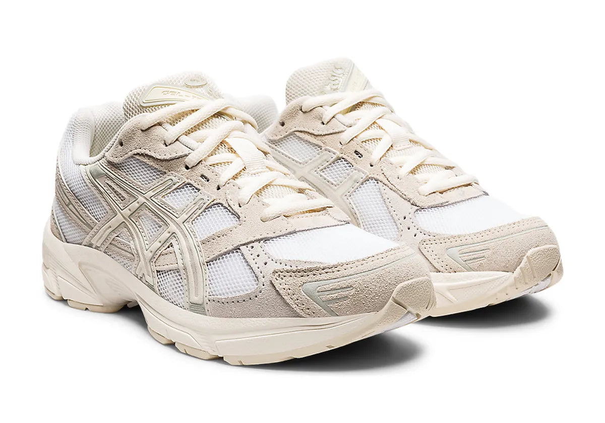 chaussure de running ASICS GEL 1130 BEIGE CREME semelle légère, vue de 3/4
